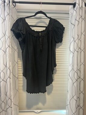 We The Free Black Puff-Sleeve Peasant Top med